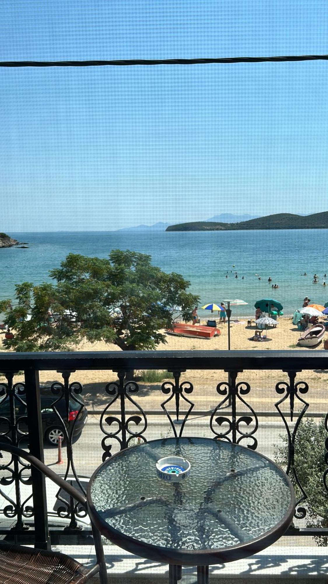 Appartement E & F Sea View Flat à Néa Péramos Extérieur photo